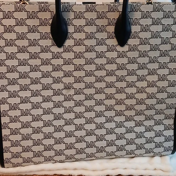 MICHAEL Michael Kors Black and Cream Tote - Picture 5 of 6